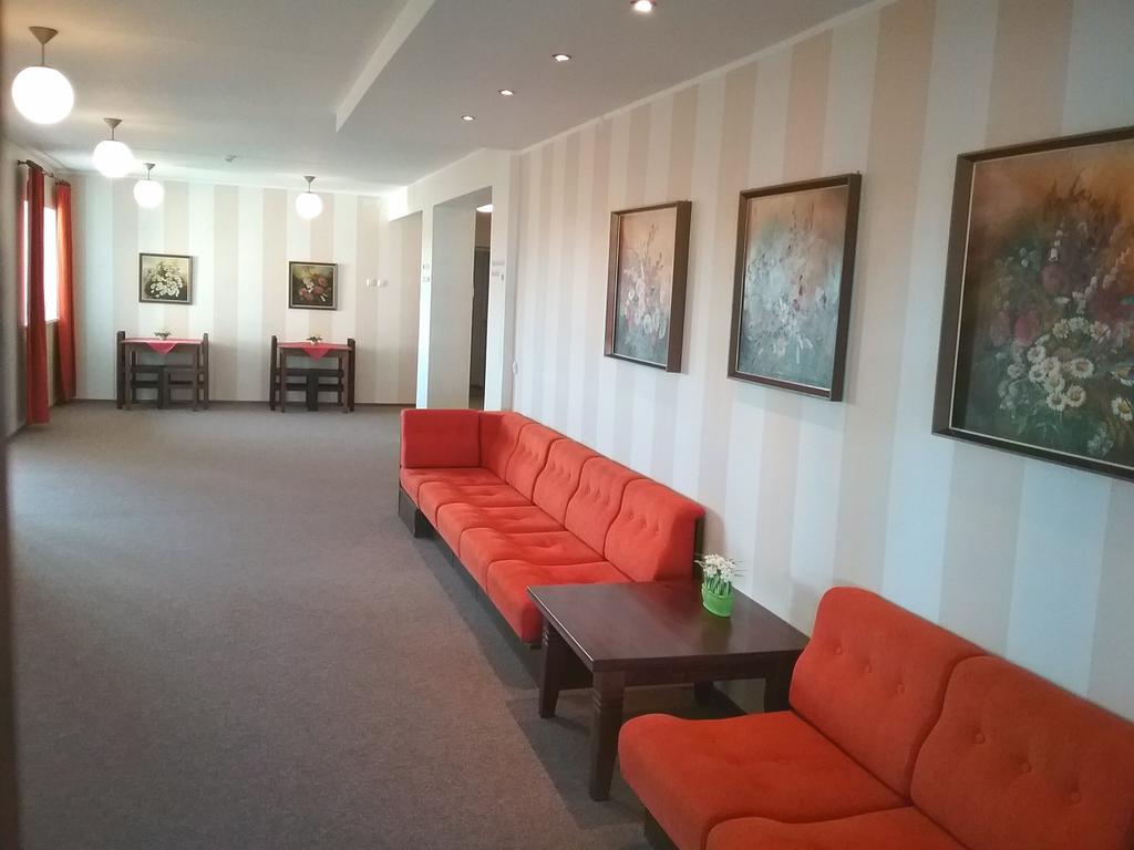 Staadioni Hotel Κουρεσάαρε Εξωτερικό φωτογραφία